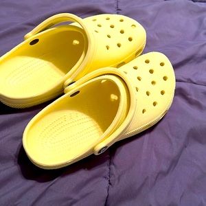 bright yellow crocs